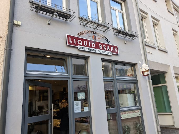 Eingang des Liquid Beans Cafés in der Innenstadt von Bietigheim Bissingen